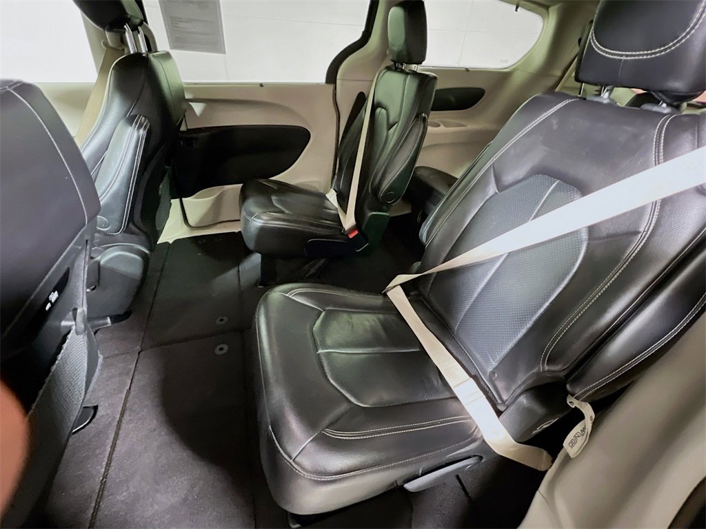 Used 2022 Chrysler Pacifica Touring-L image 22
