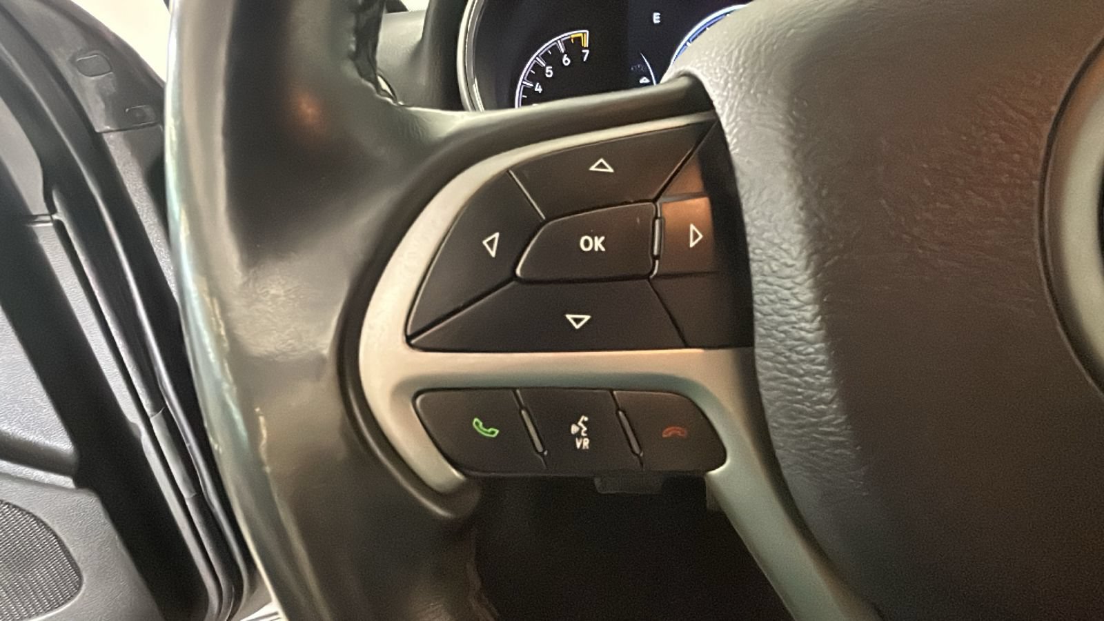 Used 2019 Jeep Grand Cherokee Laredo AWD/4WD image 17