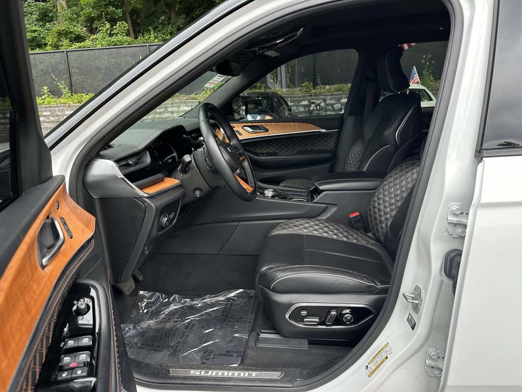 Used 2023 Jeep Grand Cherokee L Summit AWD/4WD image 17