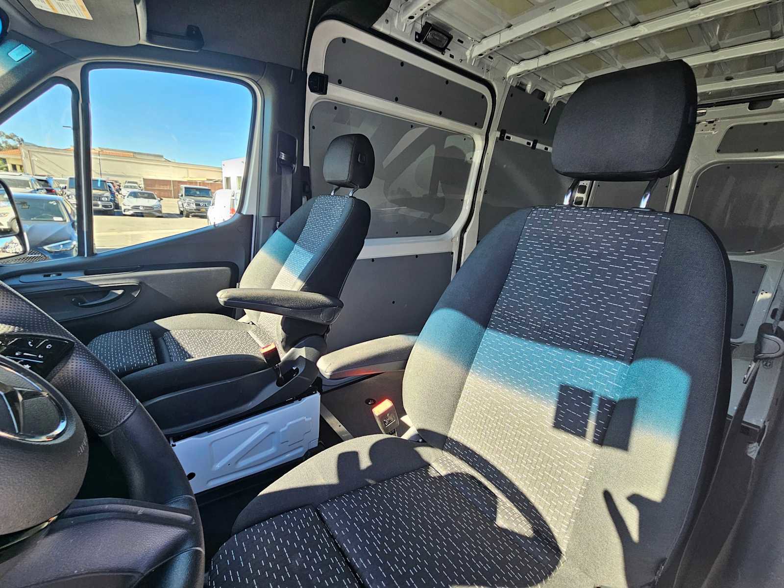 Used 2025 Mercedes-Benz Sprinter 2500 image 21