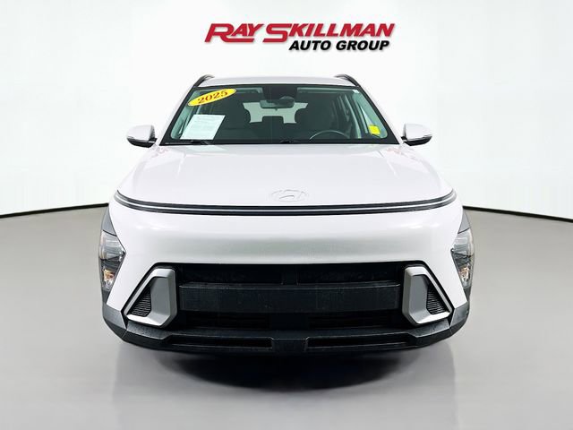 Used 2025 Hyundai Kona SEL image 2