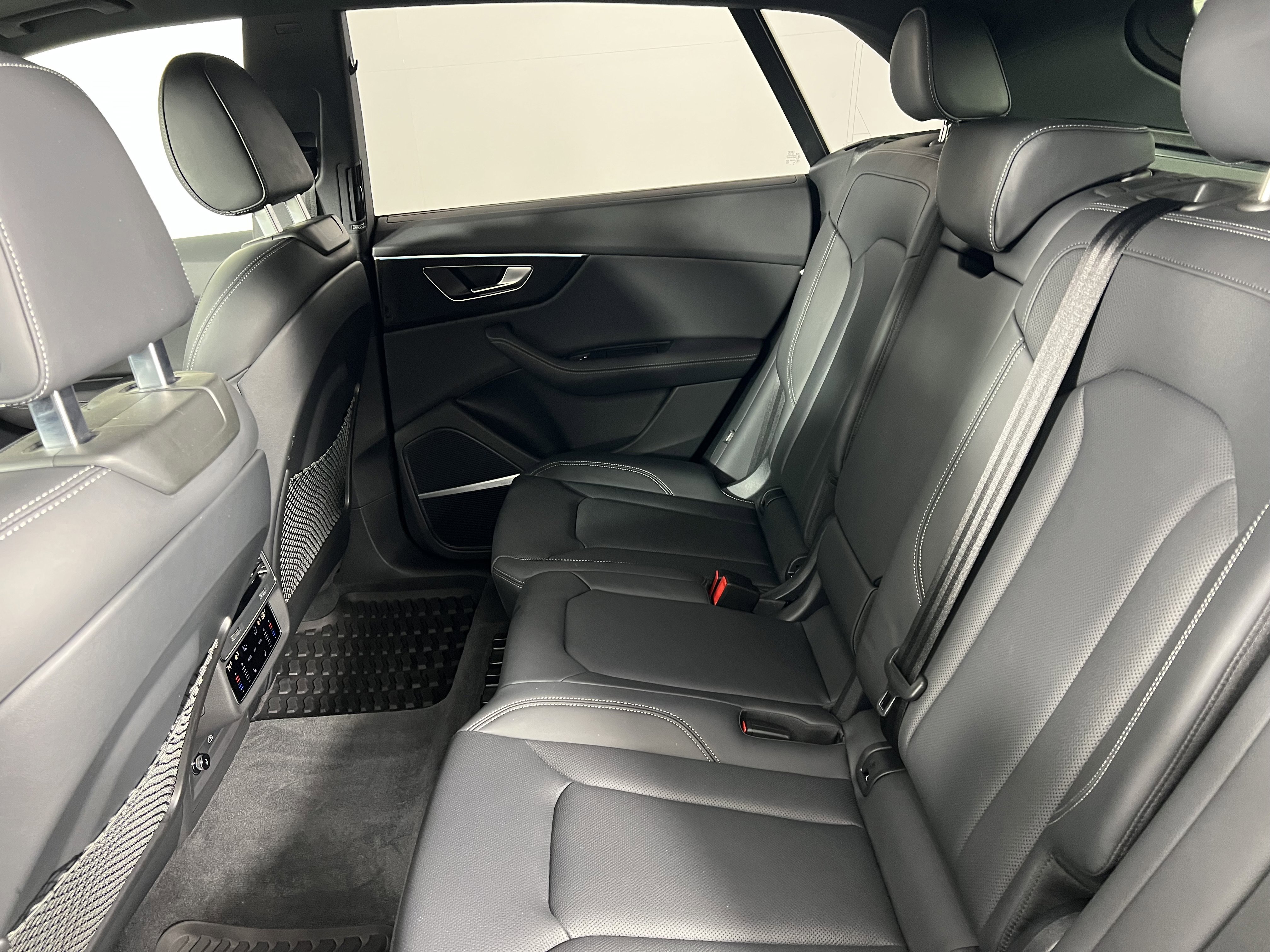 Used 2025 Audi Q8 Prestige AWD/4WD image 17
