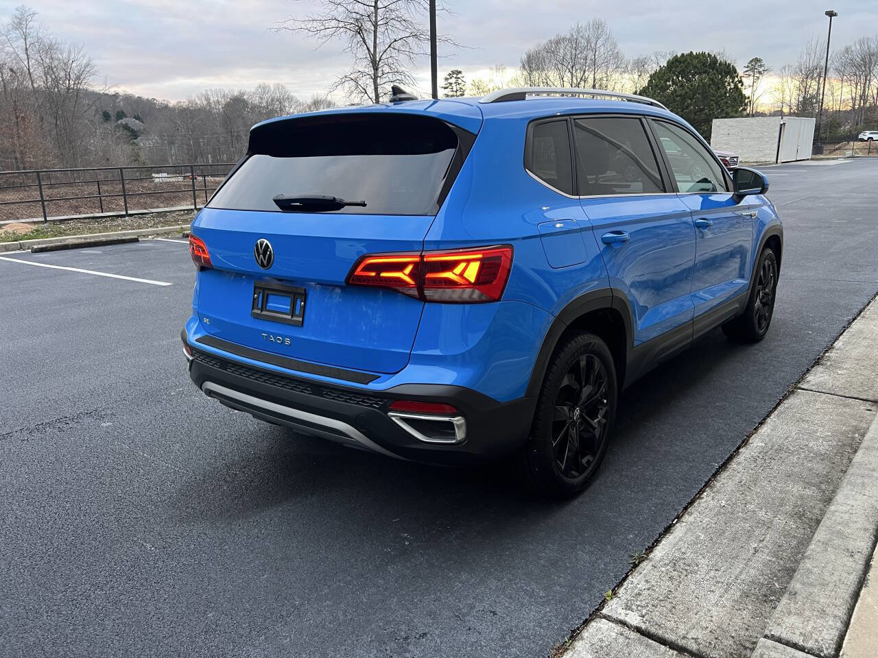 Used 2022 Volkswagen Taos SE image 5