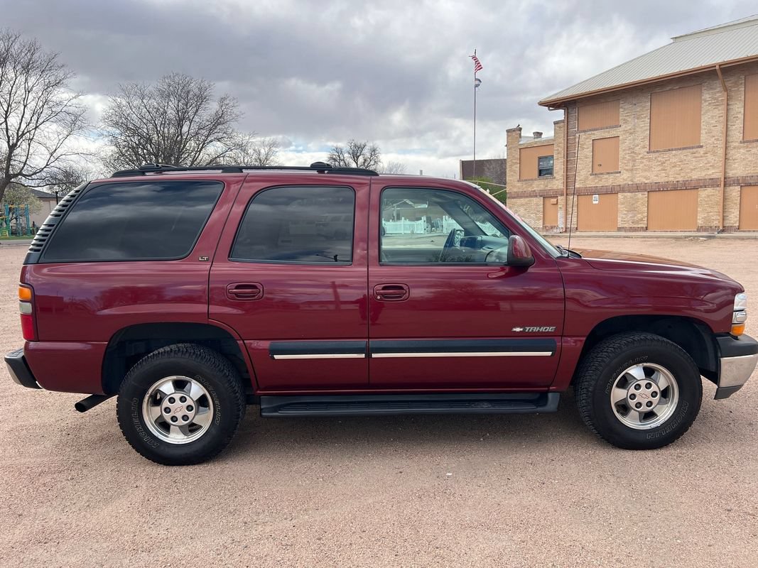 Used 2001 Chevrolet Tahoe LT w/ LT Preferred Equipment Group AWD/4WD image 8