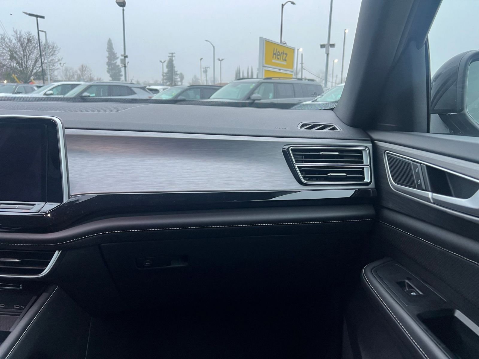 Used 2025 Volkswagen Atlas Cross Sport SE image 35