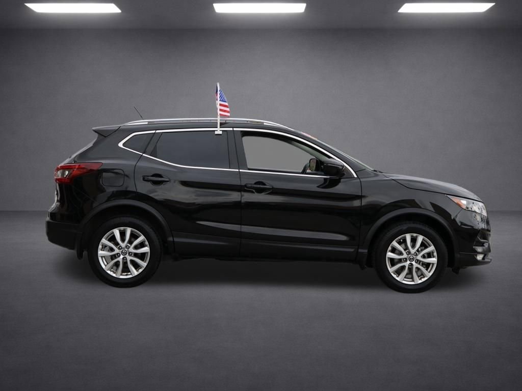 Used 2022 Nissan Rogue Sport SV image 3