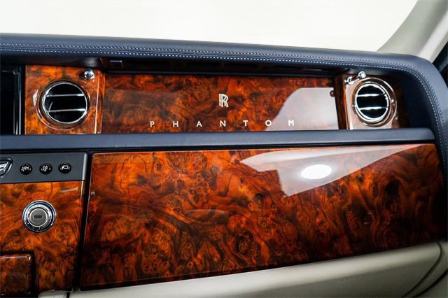 Used 2016 Rolls-Royce Phantom Sedan image 38