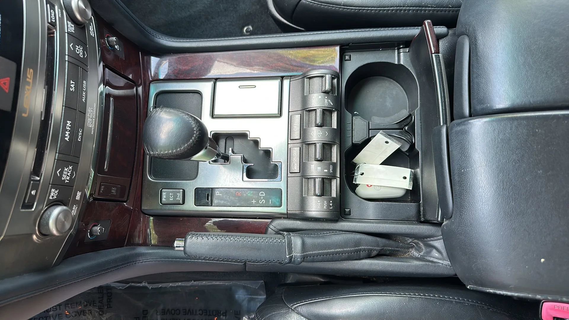 Used 2011 Lexus LX 570 4WD w/ Luxury Pkg image 38