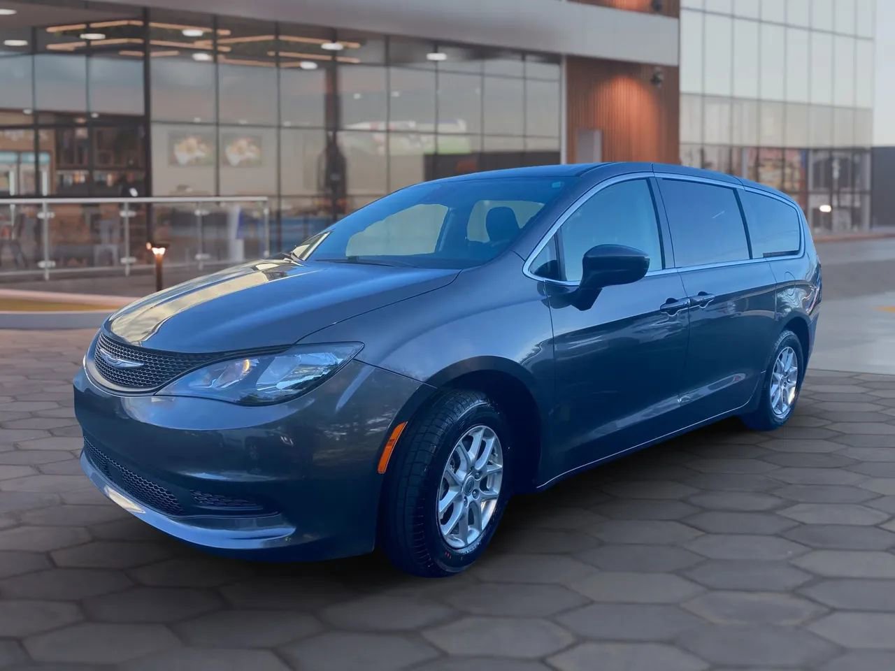 Used 2023 Chrysler Voyager LX image 6