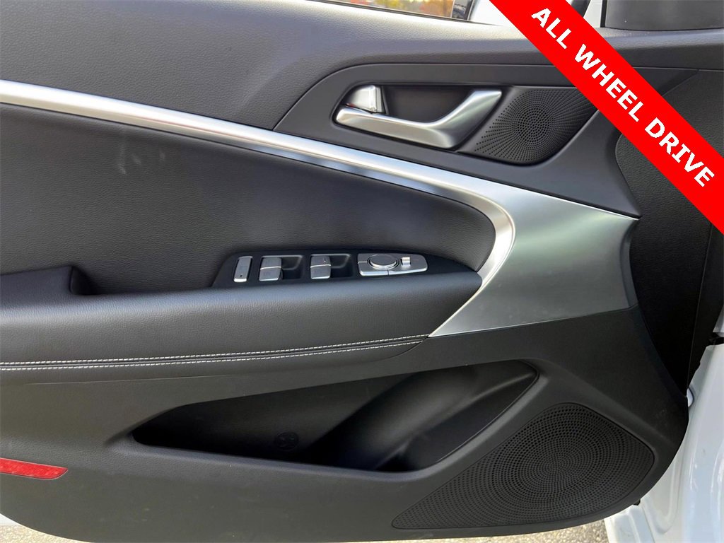 Certified 2025 Genesis G70 2.5T image 16