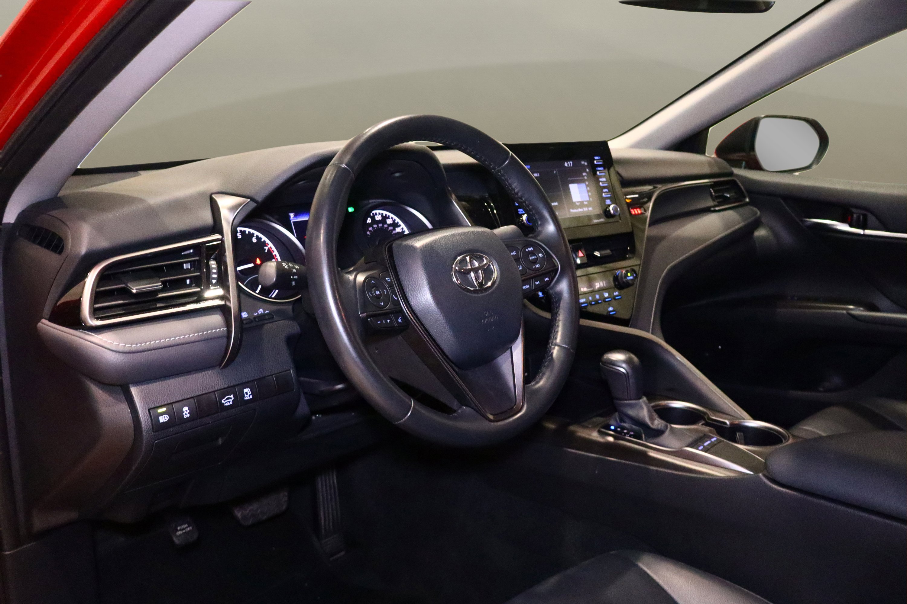 Used 2024 Toyota Camry SE image 10