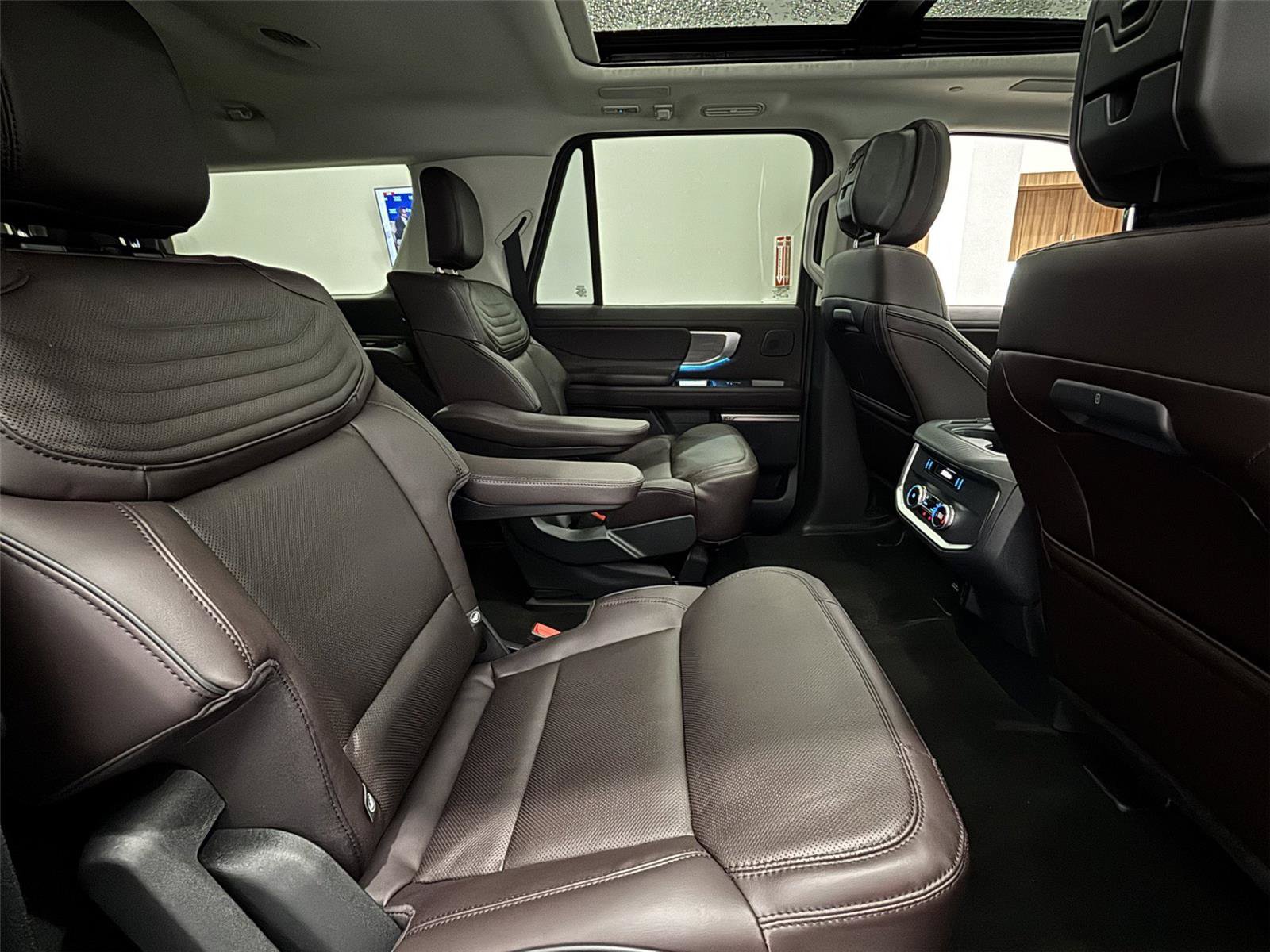New 2026 Ford Expedition Max Platinum w/ Platinum Ultimate Package AWD/4WD image 35