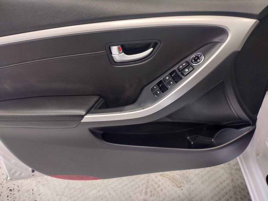 Used 2014 Hyundai Elantra GT w/ Option Group 03 FWD image 18