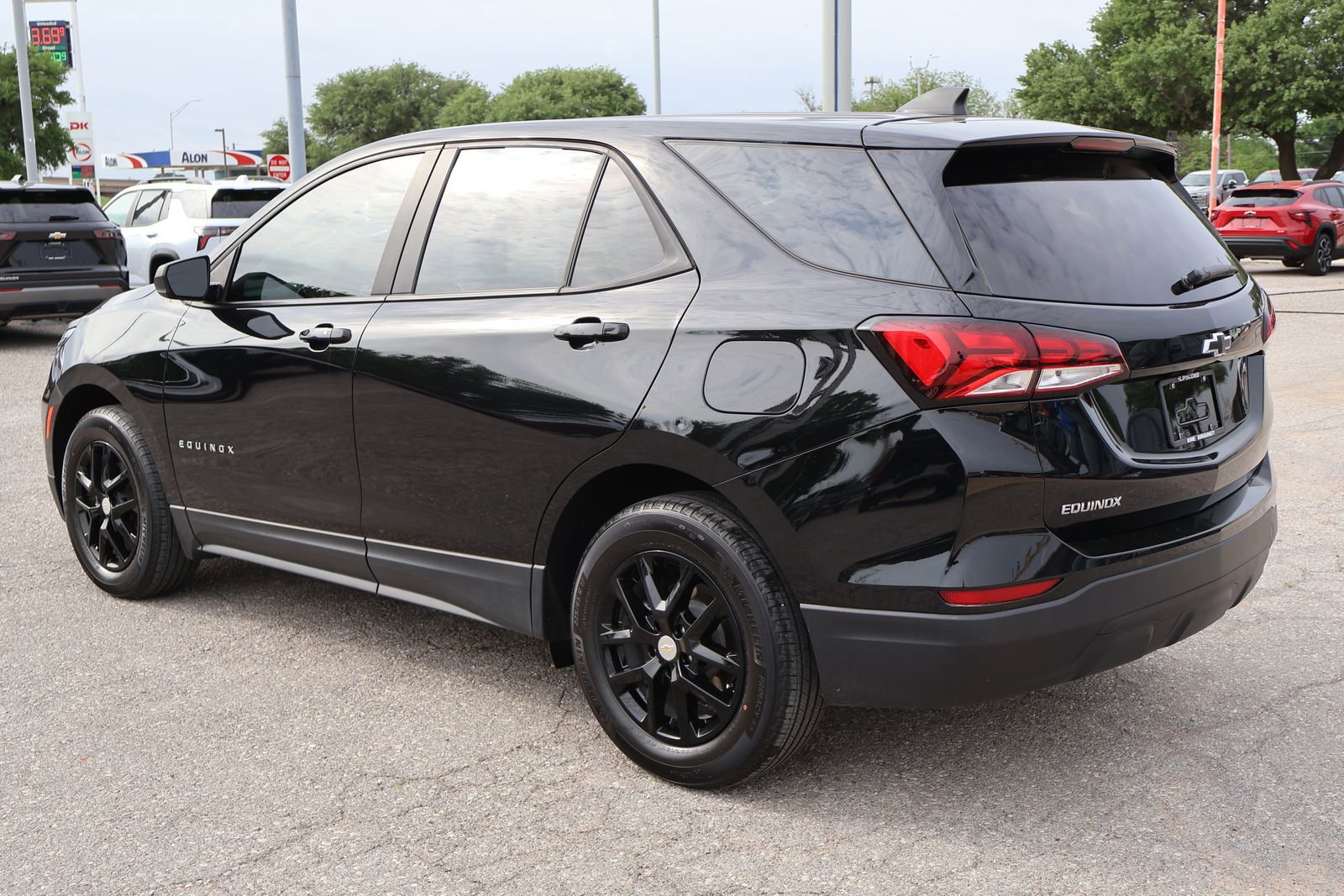 Used 2024 Chevrolet Equinox LS w/ LS Convenience Package FWD image 8