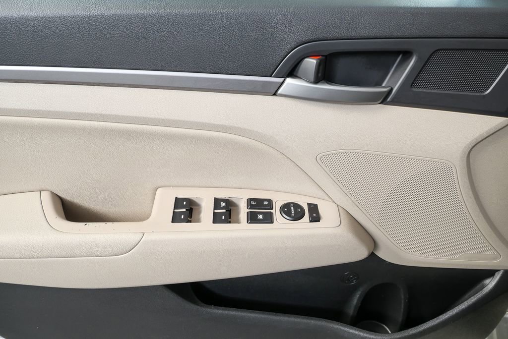 Used 2017 Hyundai Elantra Limited image 11