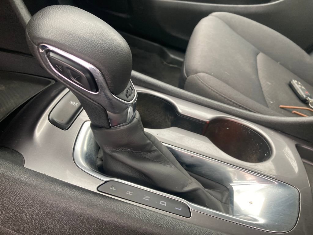 Used 2022 Chevrolet Malibu LS image 28