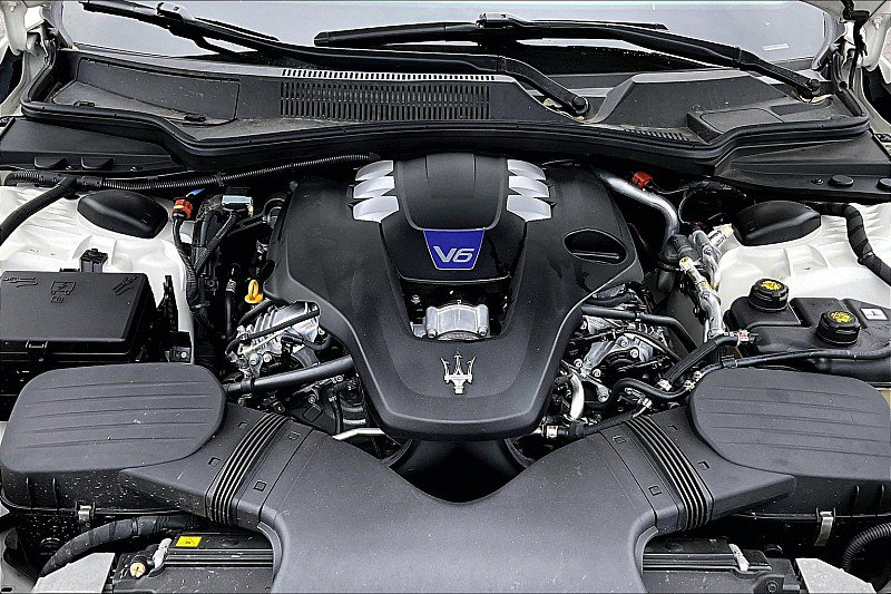 Used 2022 Maserati Ghibli Modena Q4 image 9