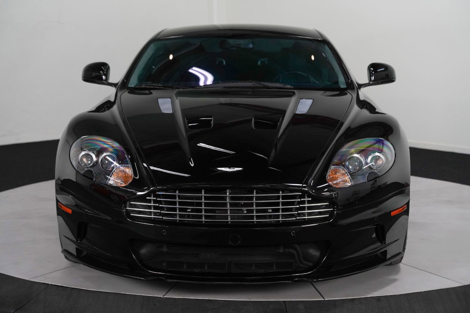 Used 2010 Aston Martin DBS Coupe image 9