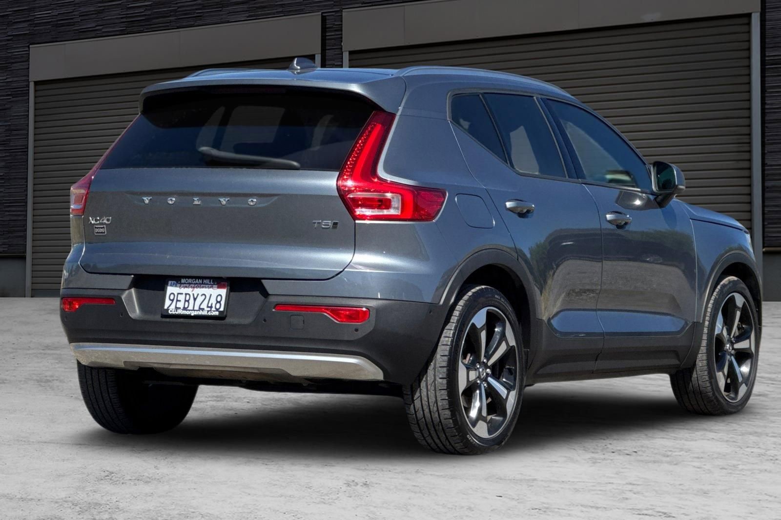 Used 2019 Volvo XC40 T5 Momentum image 4