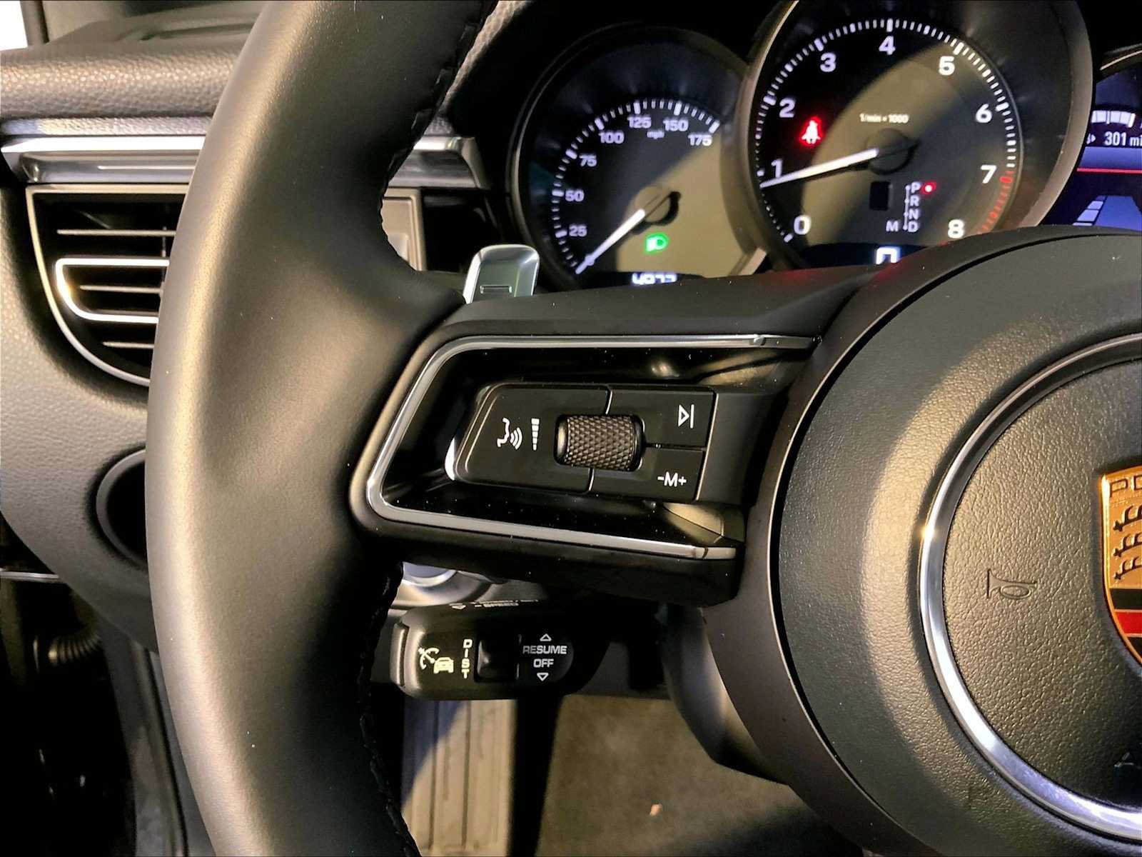 Certified 2026 Porsche Macan AWD/4WD image 27
