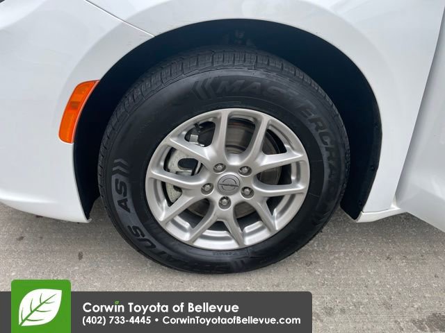 Used 2024 Chrysler Pacifica Touring-L image 25