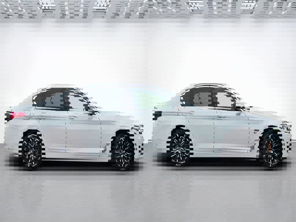 Used 2022 BMW 530e w/ Premium Package image 7