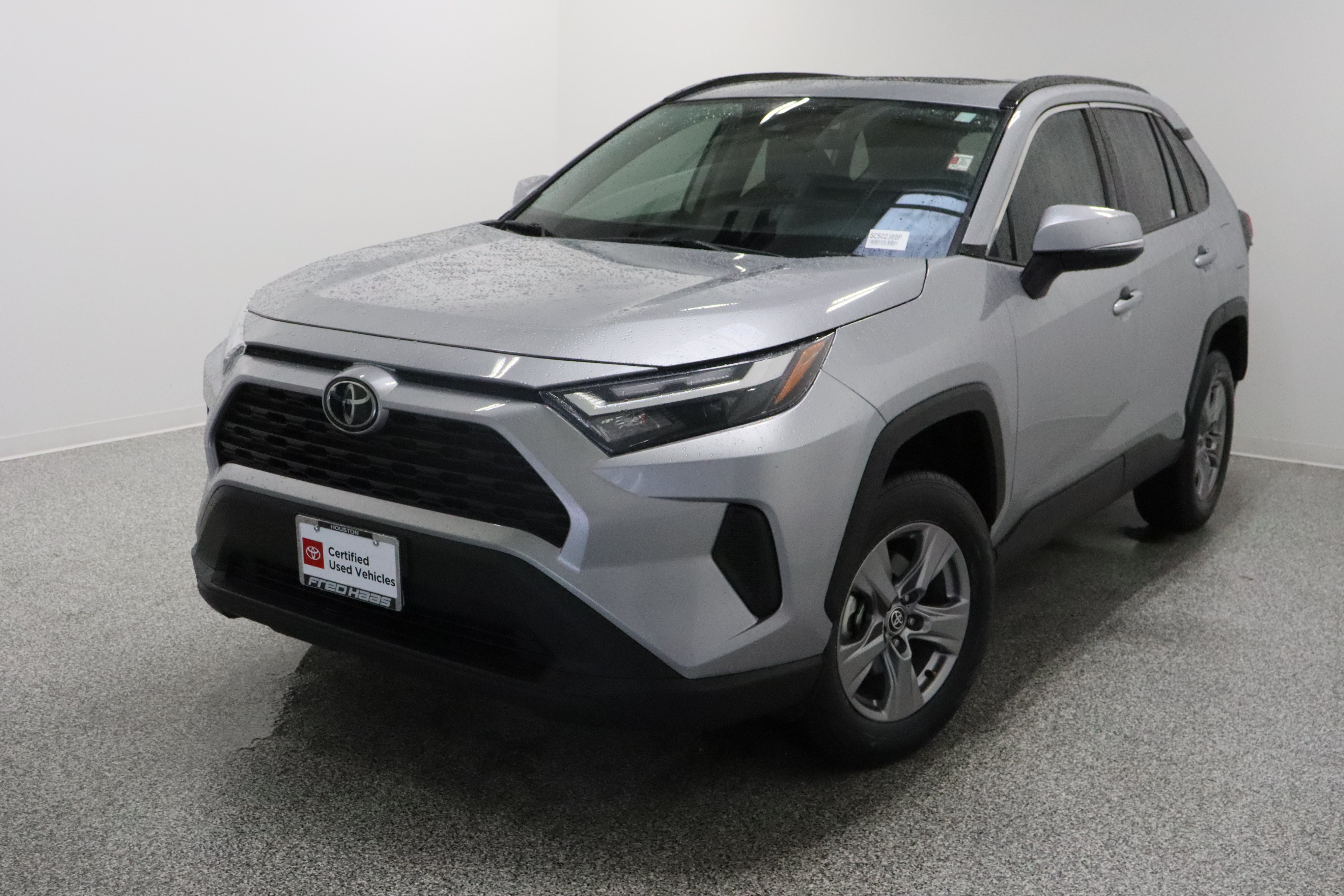 Used 2025 Toyota RAV4 XLE w/ Convenience Package AWD/4WD image 2