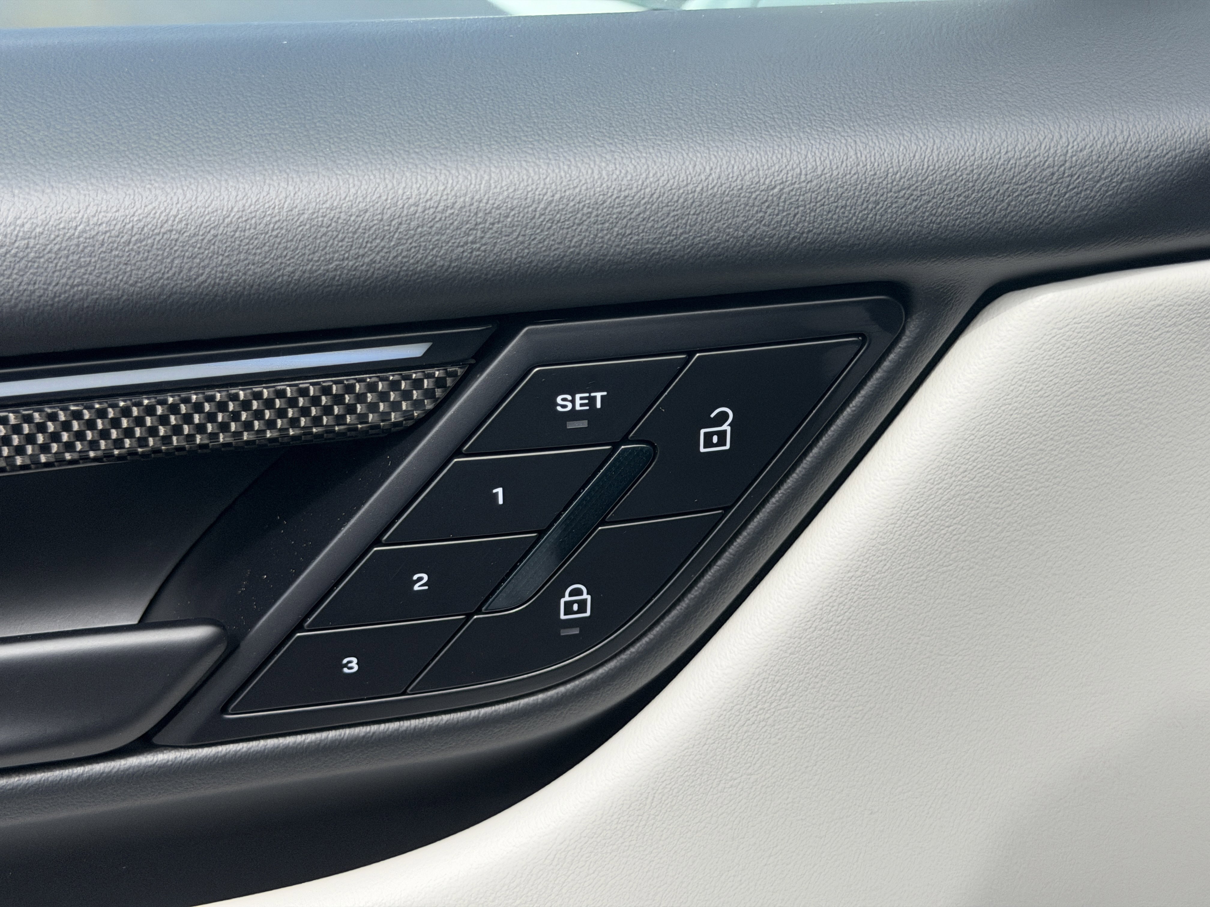 New 2026 Porsche Macan Turbo Electric image 23