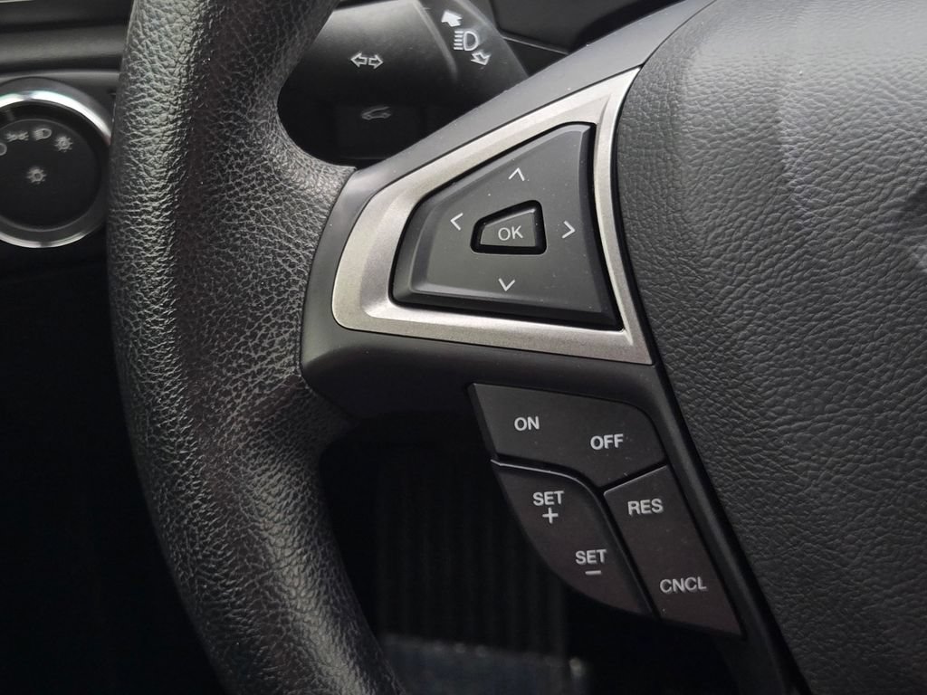 Used 2017 Ford Fusion SE FWD image 21