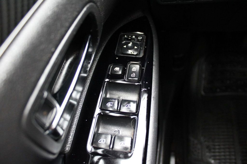 Used 2020 Mitsubishi Outlander LE image 32