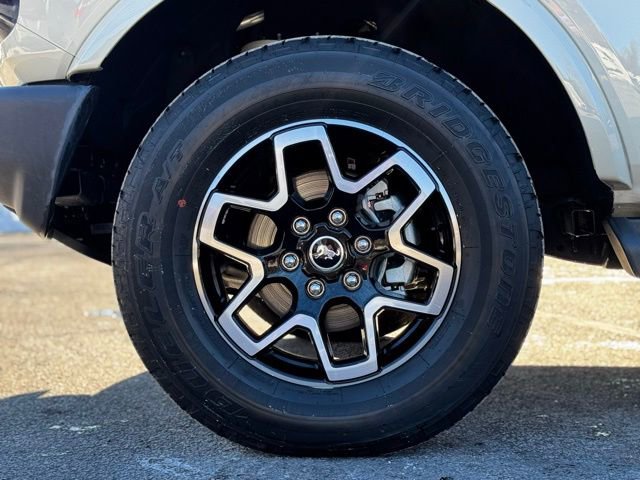 Used 2025 Ford Bronco Outer Banks image 3