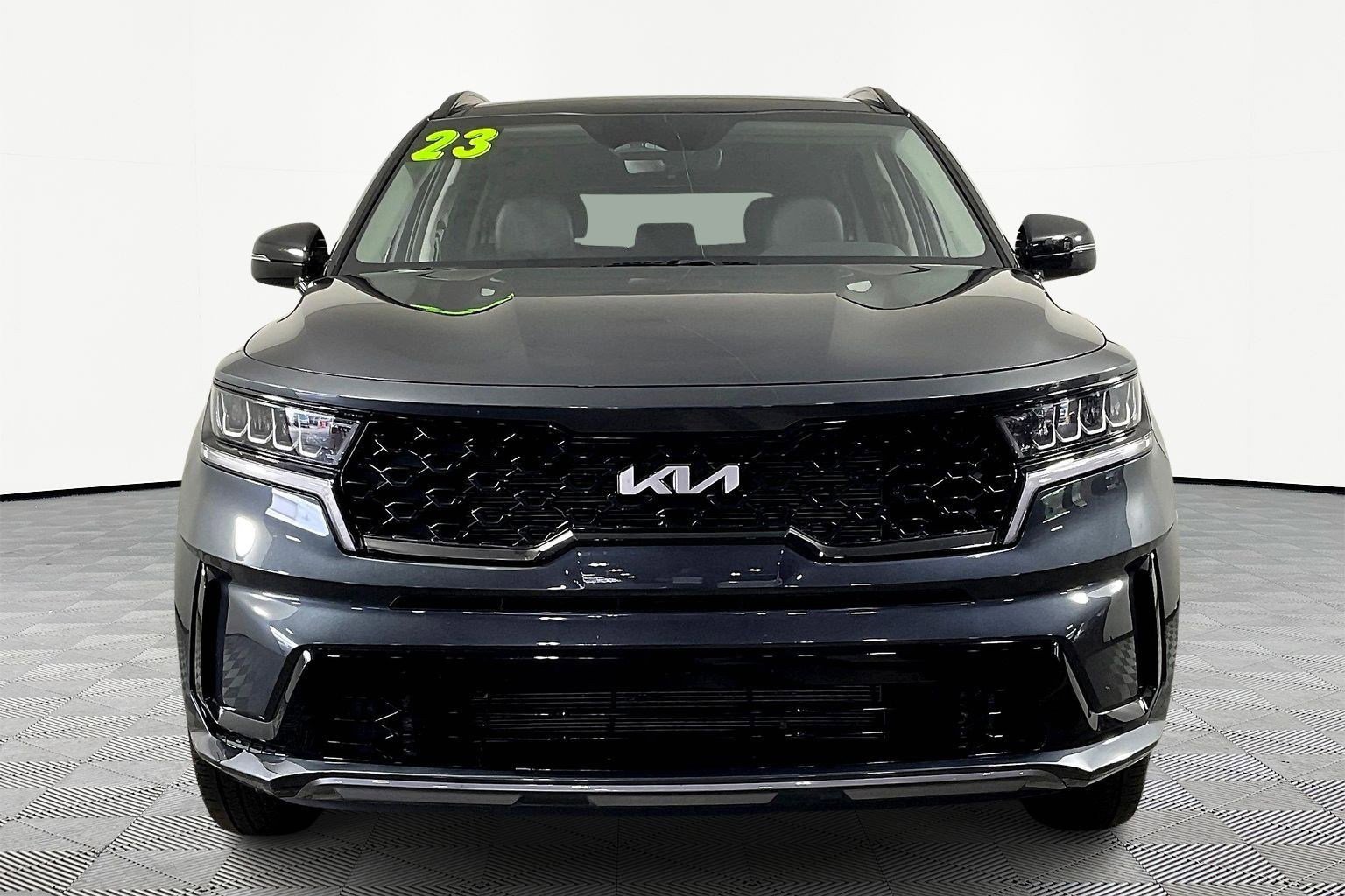 Certified 2023 Kia Sorento S w/ Panoramic Sunroof Package image 2