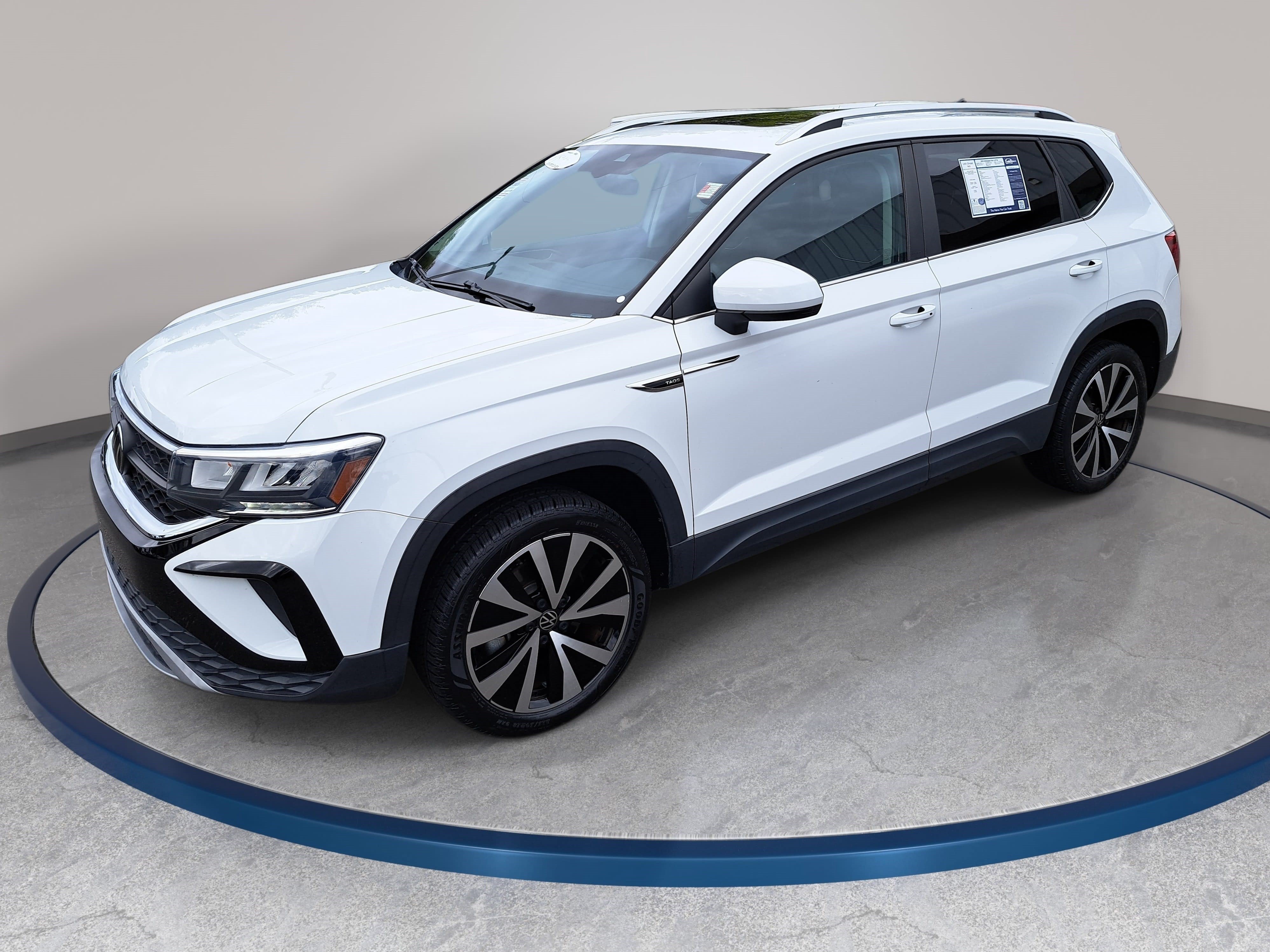Used 2023 Volkswagen Taos SE w/ Panoramic Sunroof Package FWD image 1