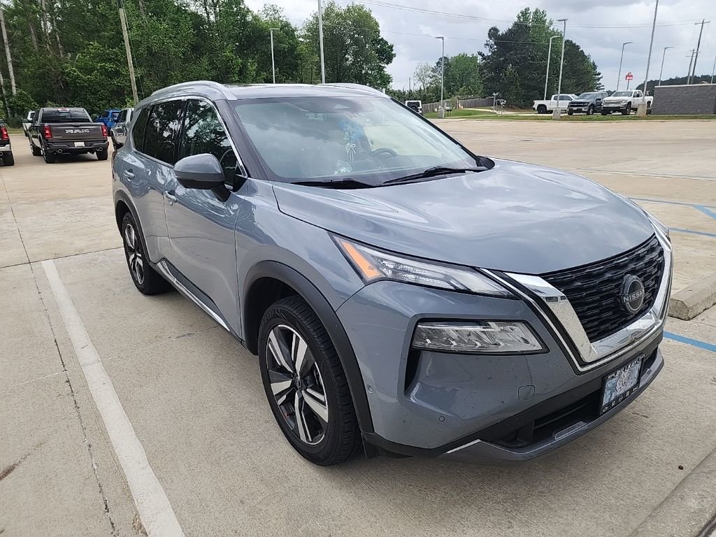 Used 2023 Nissan Rogue SL w/ SL Premium Package image 3