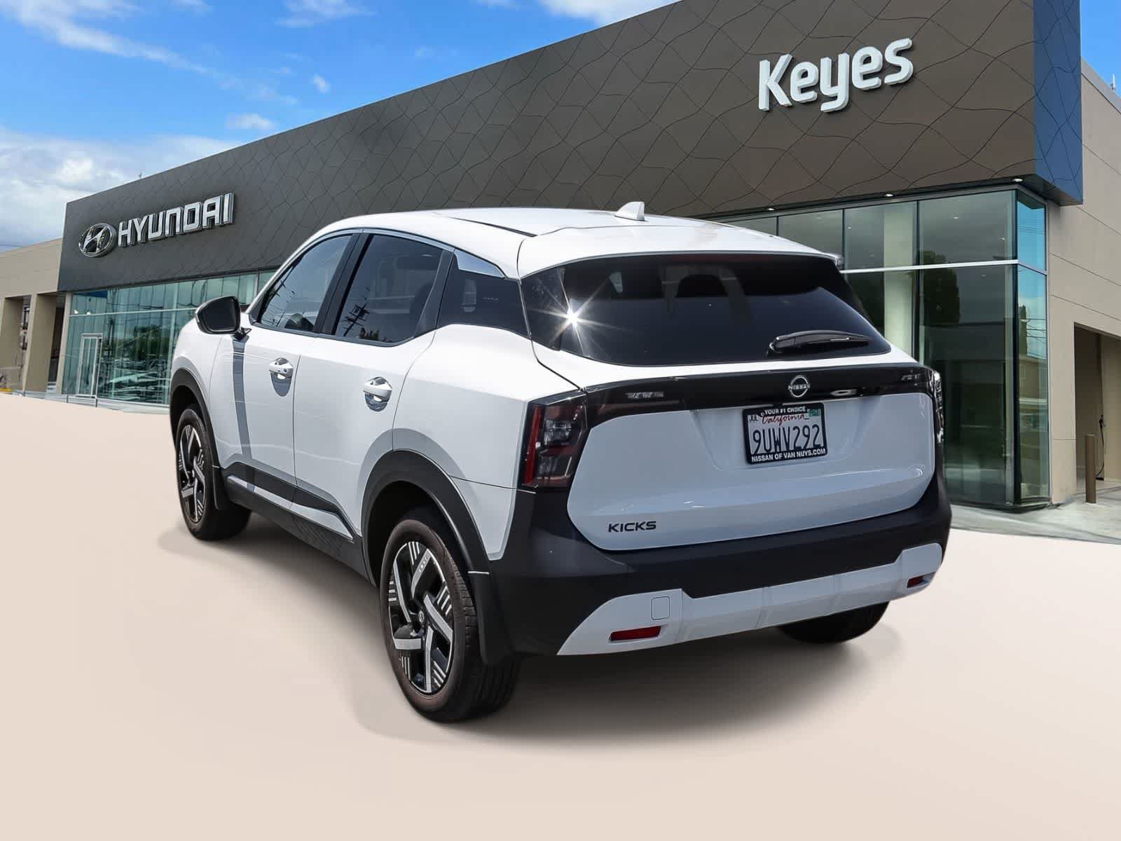 Used 2025 Nissan Kicks SV FWD image 7
