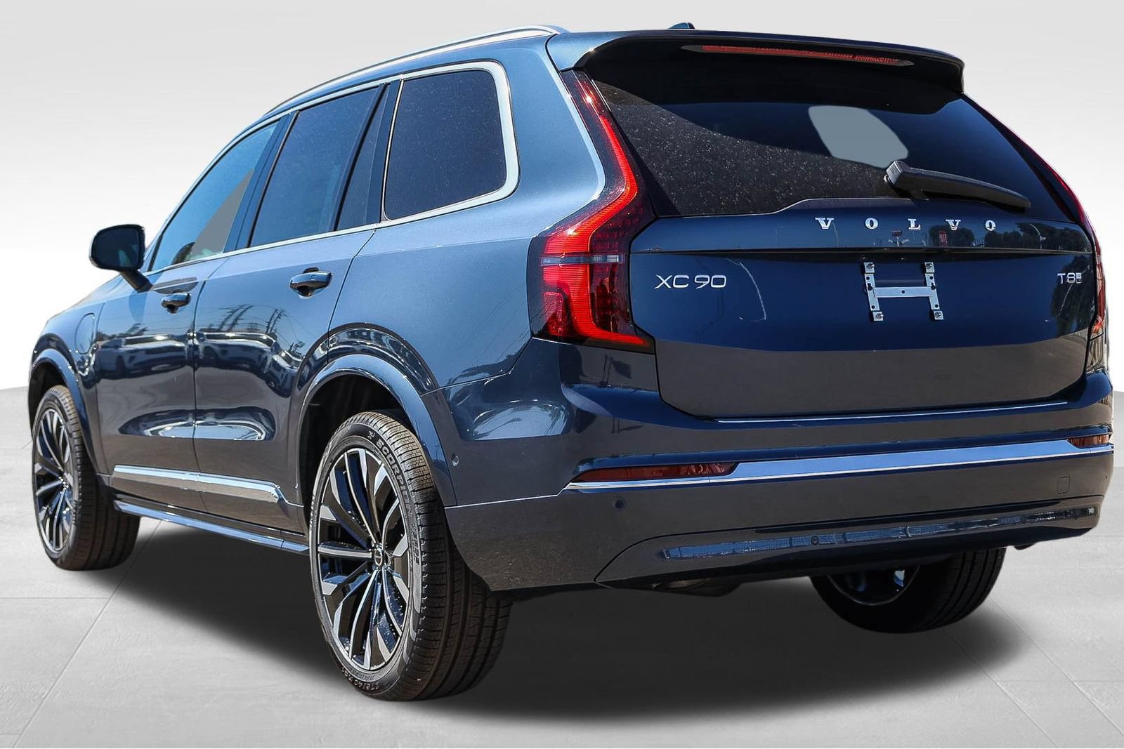 New 2026 Volvo XC90 T8 Plus w/ Protection Package Premier AWD/4WD image 6
