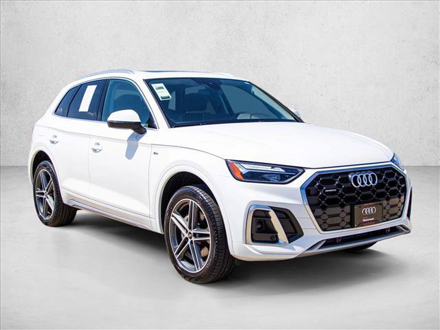Used 2023 Audi Q5 e Premium w/ Convenience Package AWD/4WD video 3
