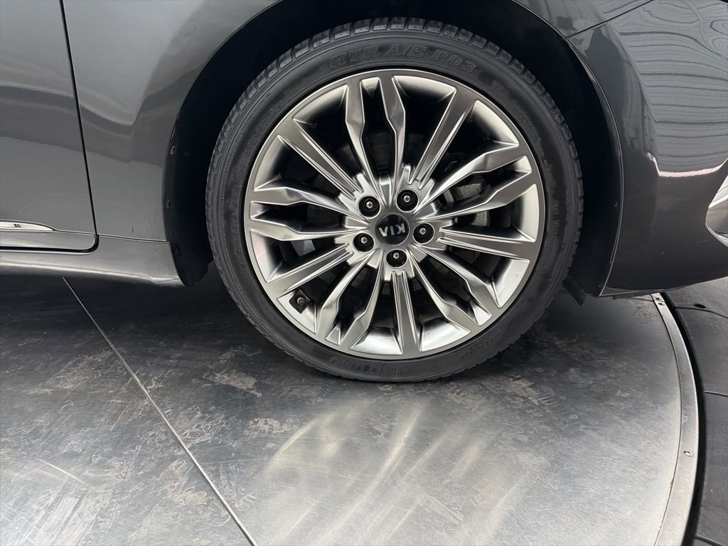 Used 2020 Kia Cadenza Limited image 9