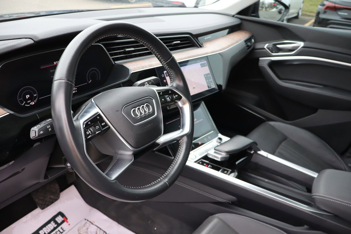 Used 2020 Audi e-tron Premium Plus image 10