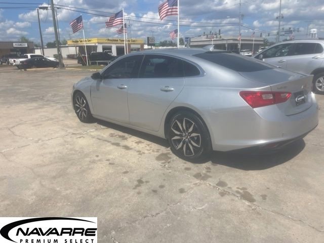 Used 2017 Chevrolet Malibu LT w/ Leather Package FWD image 6