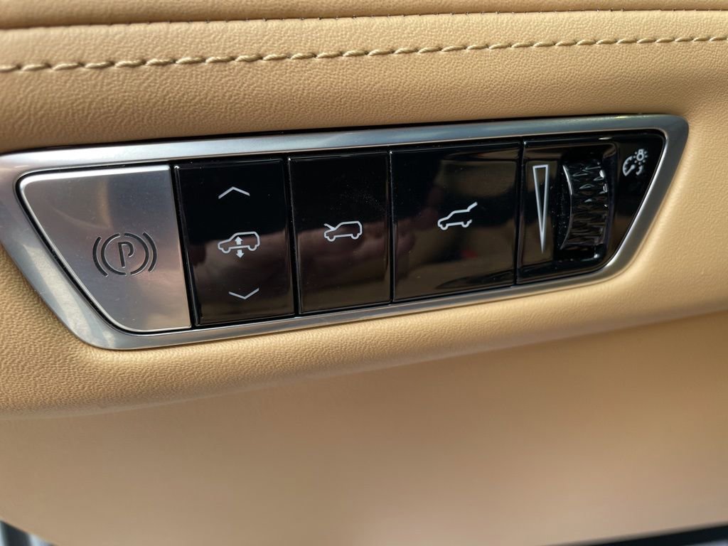Used 2025 Cadillac Escalade IQ Sport 2 AWD/4WD image 16