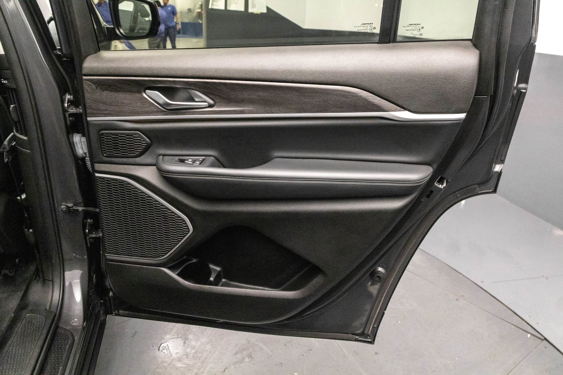 Used 2021 Jeep Grand Cherokee L Limited AWD/4WD image 38