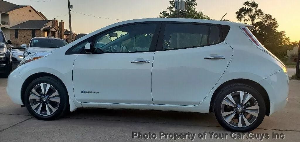 Used 2015 Nissan Leaf SL w/ Premium Package FWD image 17