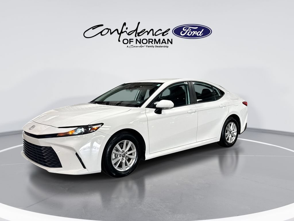 Used 2025 Toyota Camry LE FWD image 4