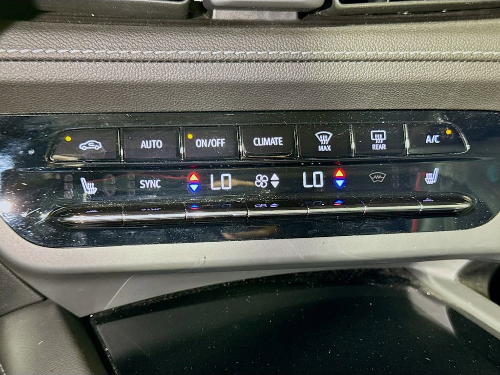 Used 2023 Buick Envision Essence w/ Sport Touring Package AWD/4WD image 14