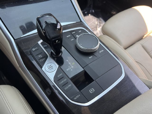 Used 2020 BMW 330i Sedan w/ M Sport Package RWD image 25