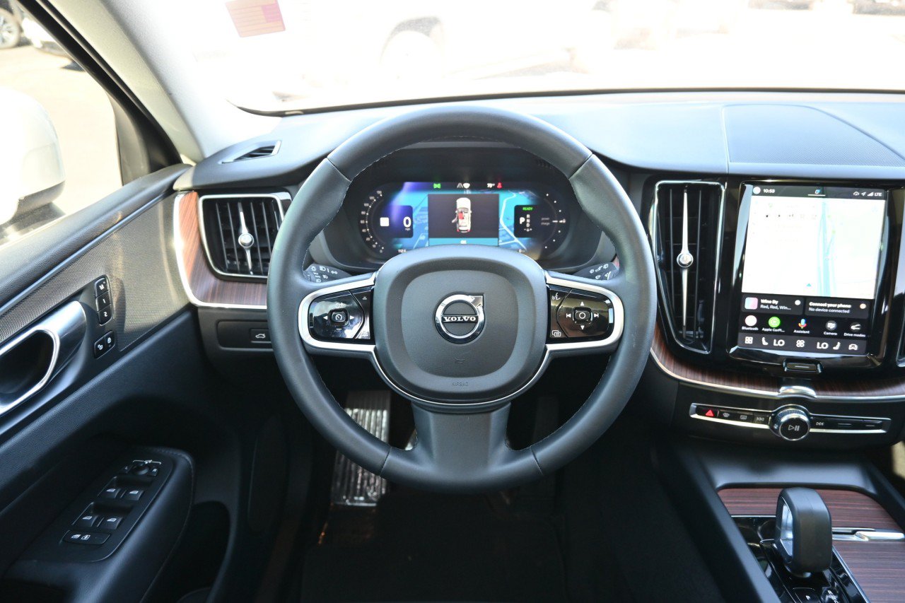 Used 2023 Volvo XC60 T8 Plus AWD/4WD image 9