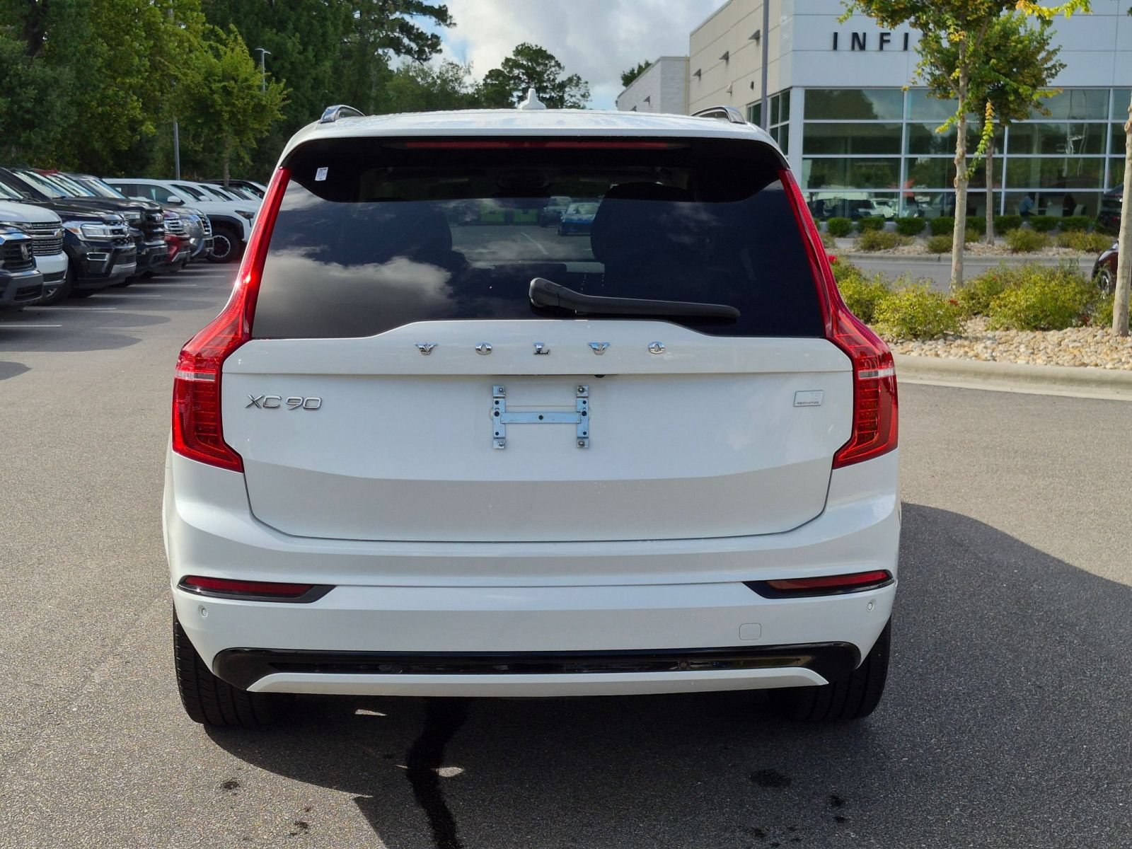 Used 2023 Volvo XC90 T8 Plus w/ Protection Package AWD/4WD image 4