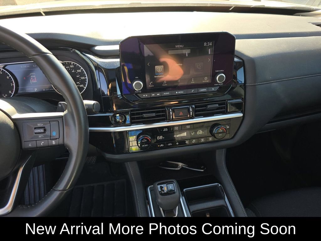 Used 2025 Nissan Pathfinder SV w/ SV Premium Package image 3