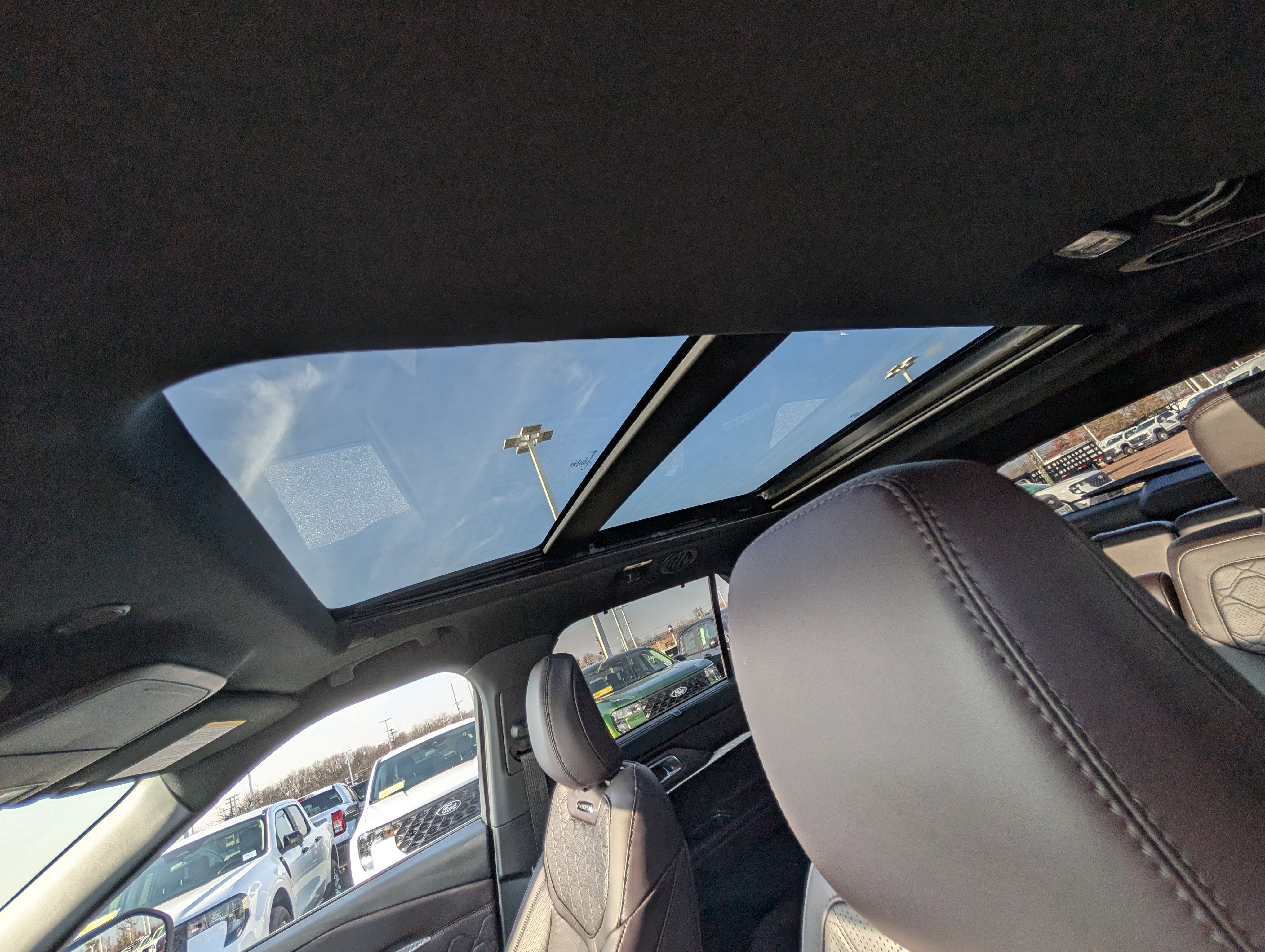 Used 2025 Ford Explorer Platinum w/ Ultimate Package image 22